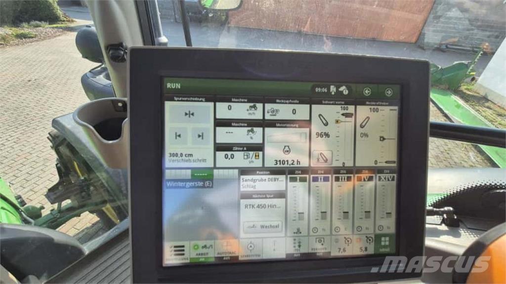 John Deere 6130R Traktory