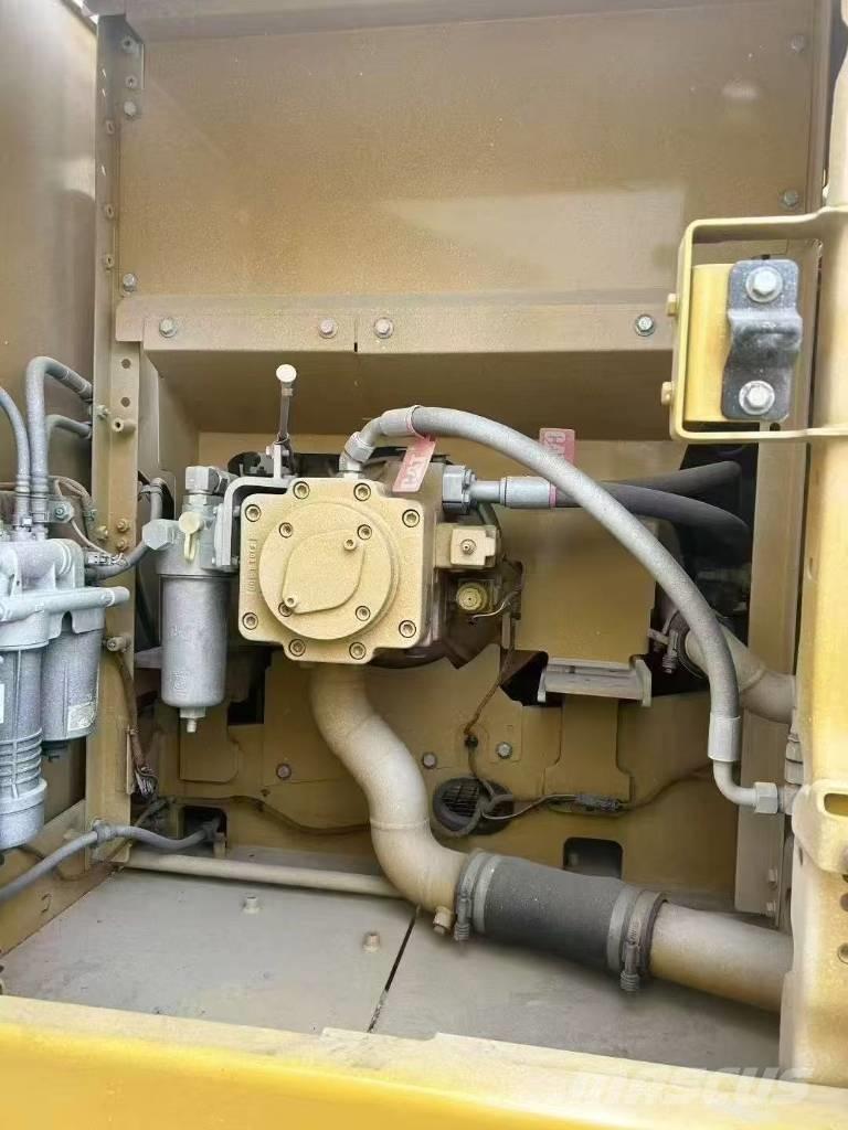 CAT 323 Pásové rýpadlá