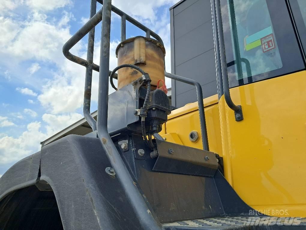 Komatsu WA480-8 Kolesové nakladače