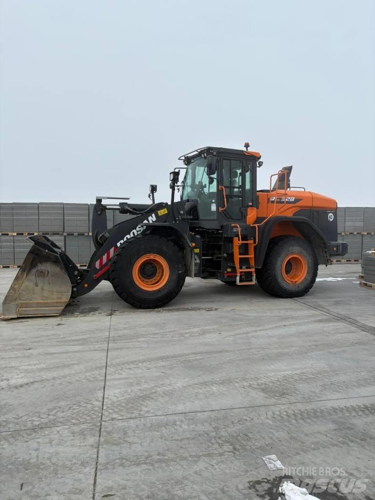 Doosan DL 320-7 Kolesové nakladače