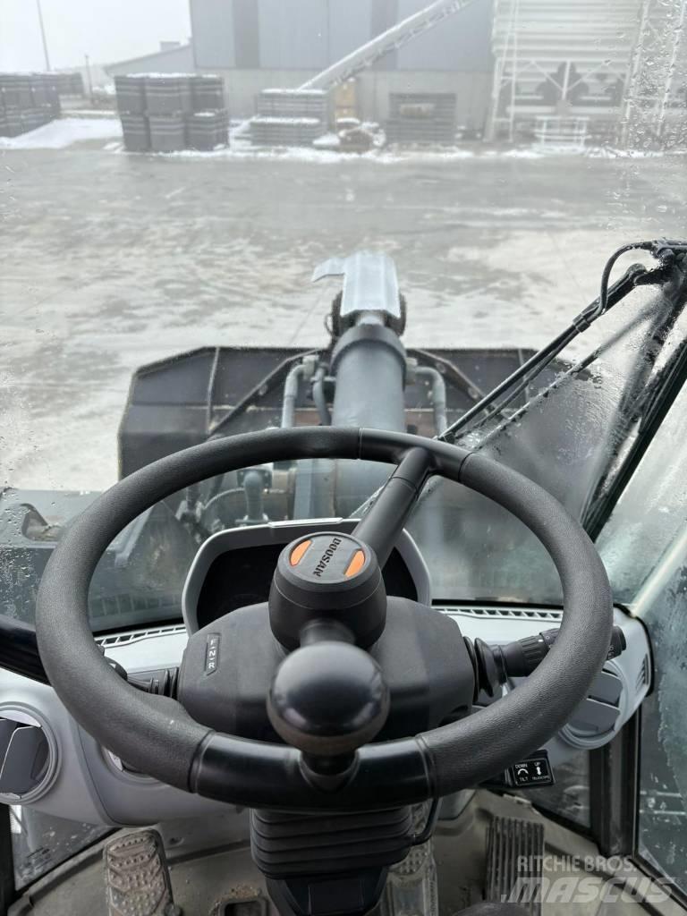 Doosan DL 320-7 Kolesové nakladače