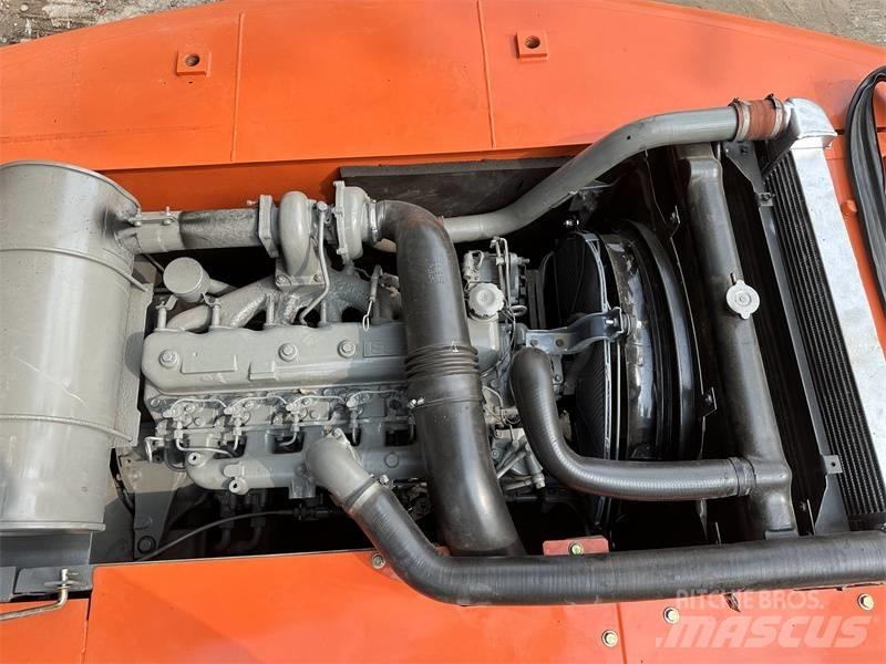 Hitachi 200 Kolesové rýpadlá