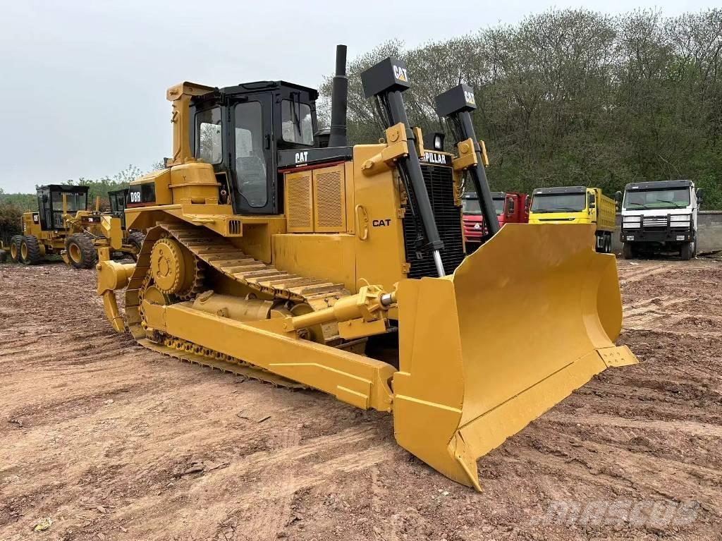 CAT D 8 R Pásové dozéry