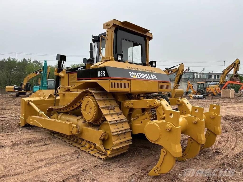 CAT D 8 R Pásové dozéry