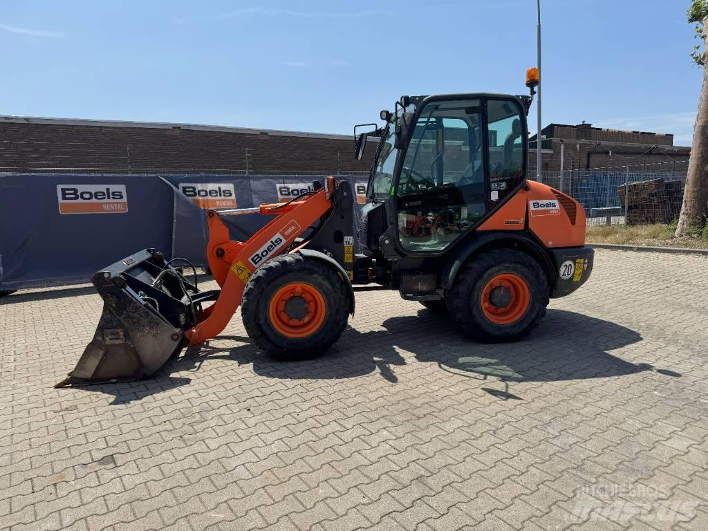 Komatsu WA70-7 Kolesové nakladače