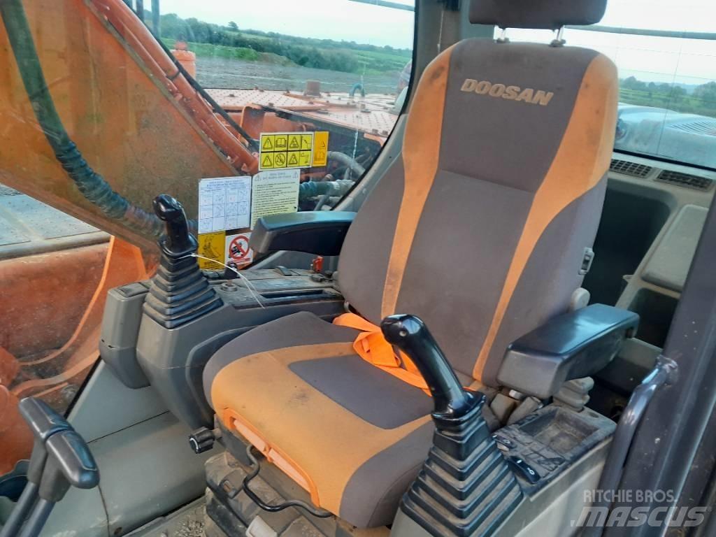 Doosan DX 225 Pásové rýpadlá