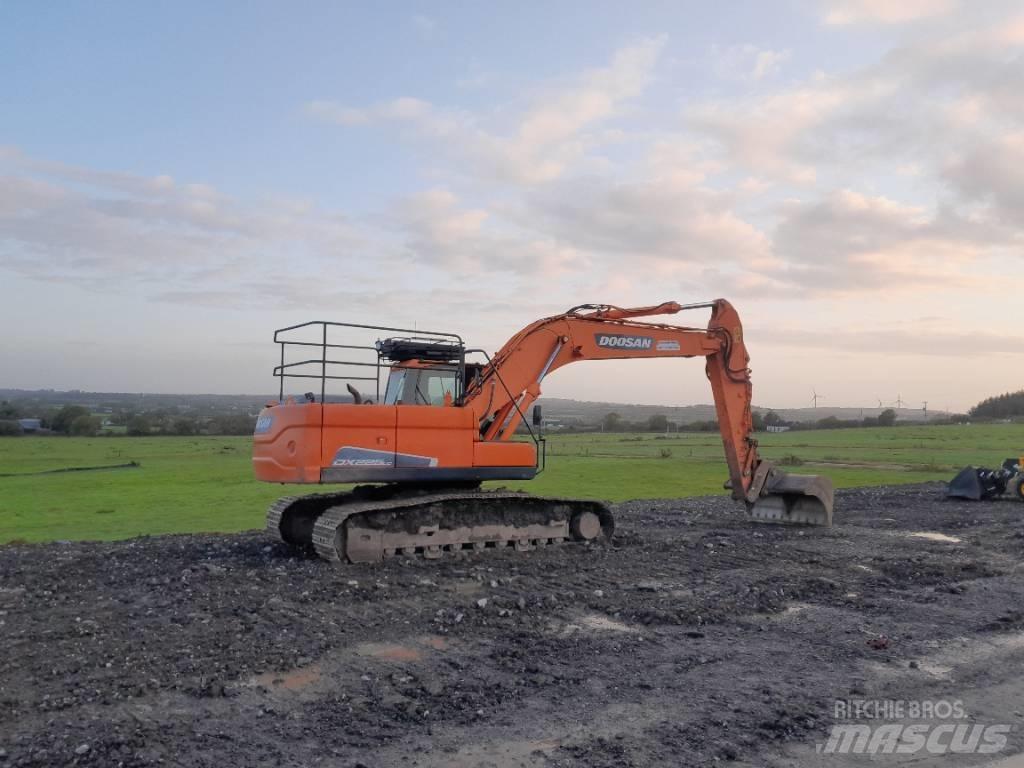 Doosan DX 225 Pásové rýpadlá