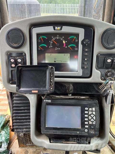 CAT D 6 T LGP Pásové dozéry