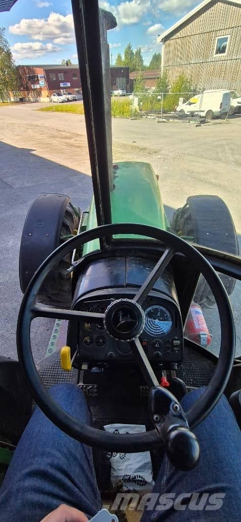 John Deere 4240 S Traktory