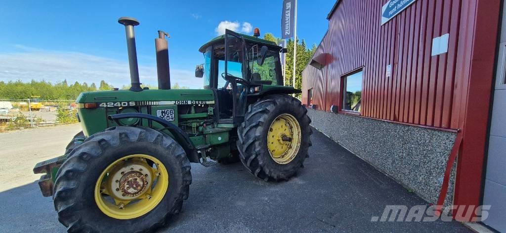 John Deere 4240 S Traktory