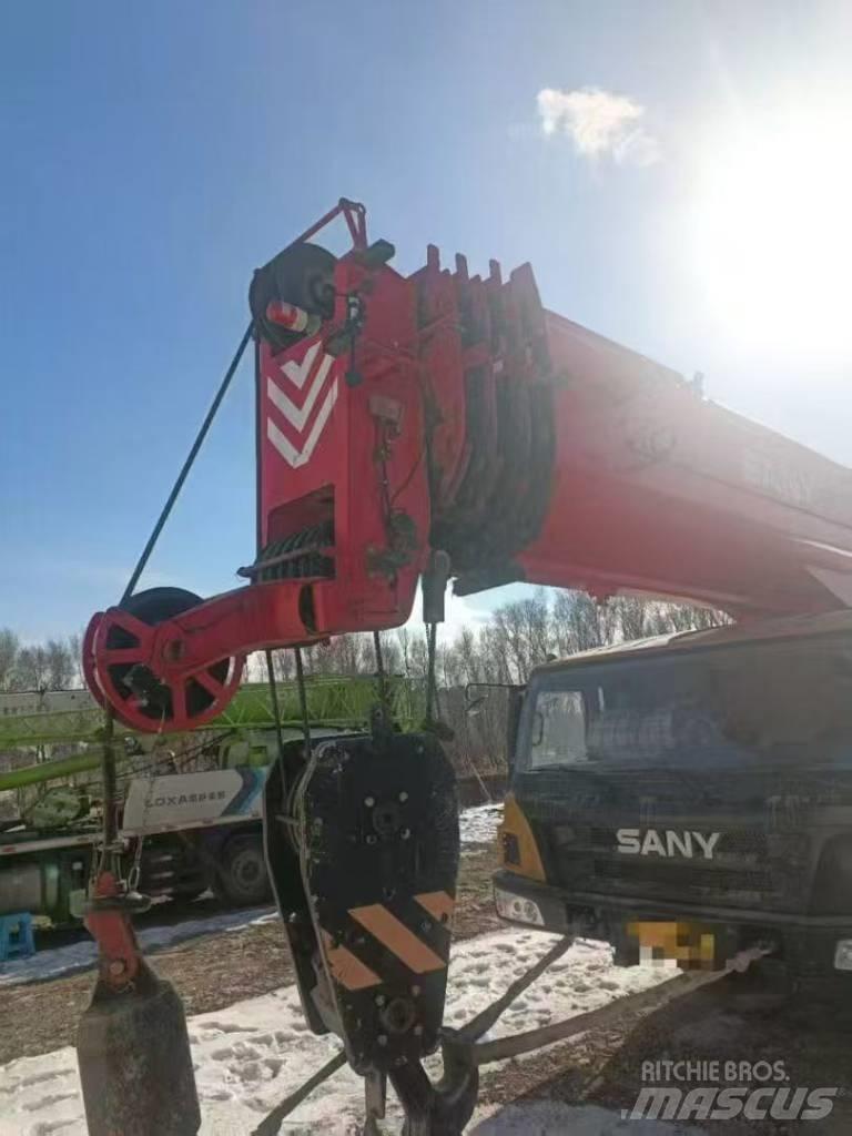 Sany STC 900 Univerzálne terénne žeriavy