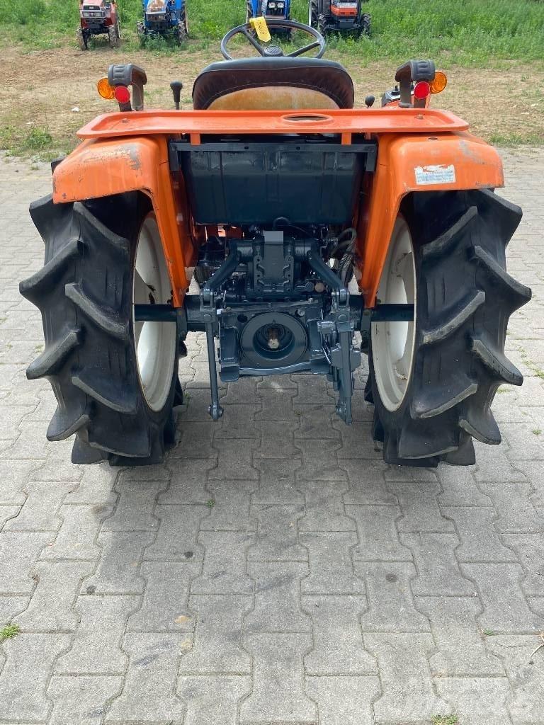 Kubota B1702-M Kompaktné traktory