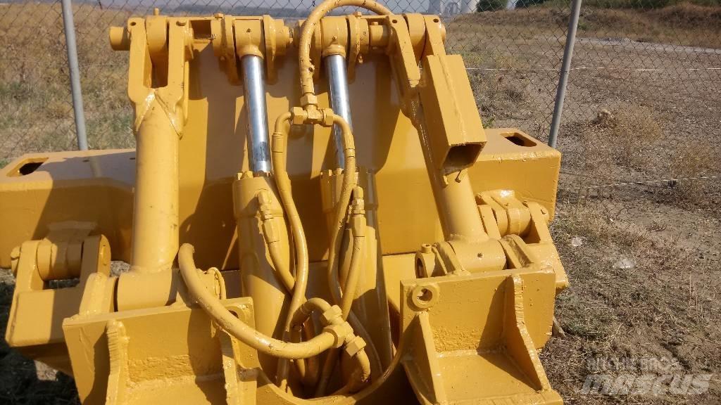 CAT D 6 Podvozky a zavesenie kolies