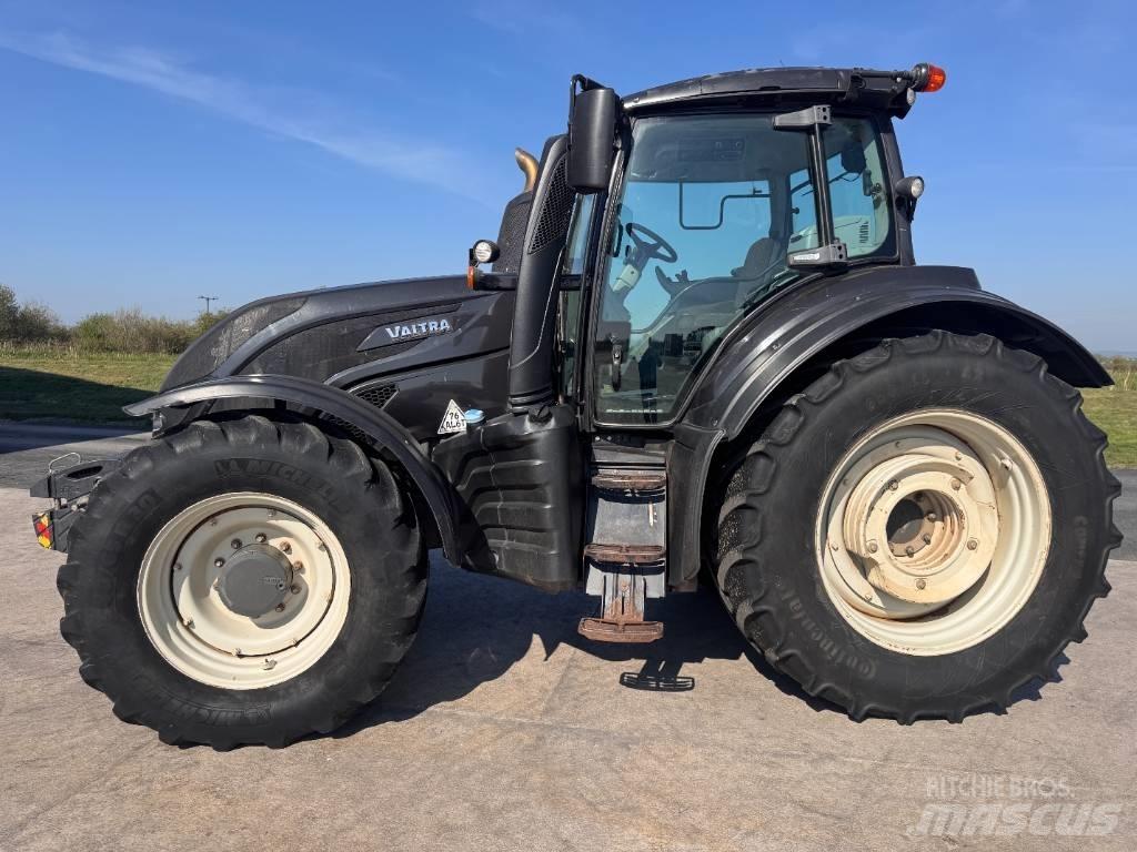 Valtra T 174 Traktory