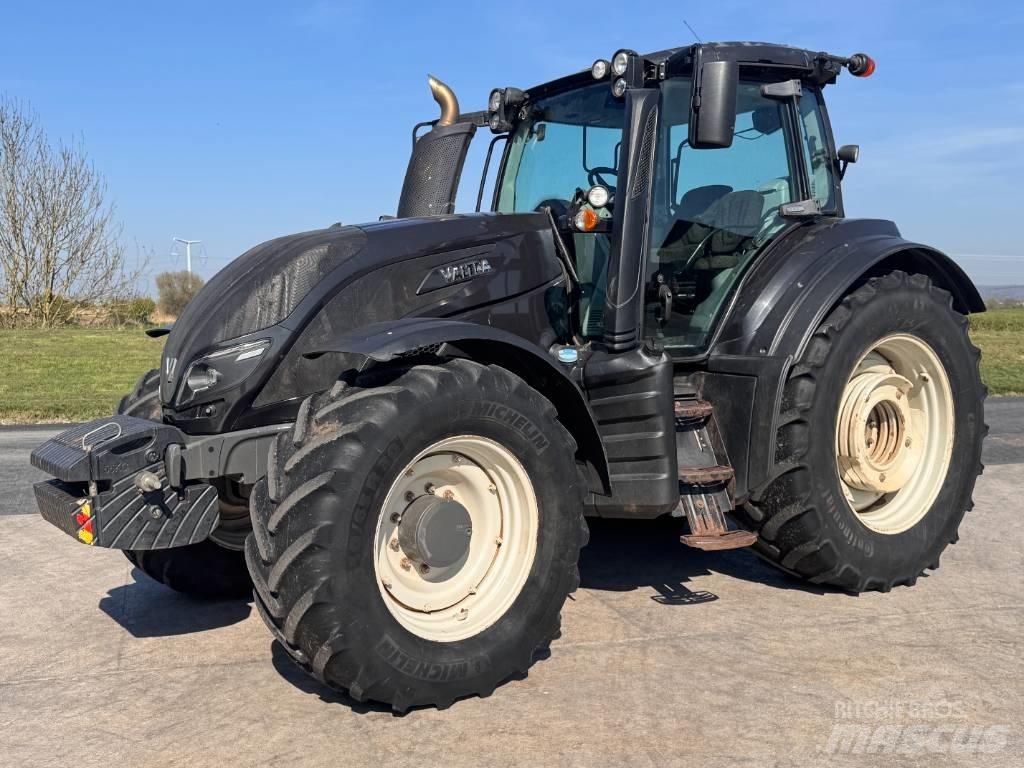 Valtra T 174 Traktory