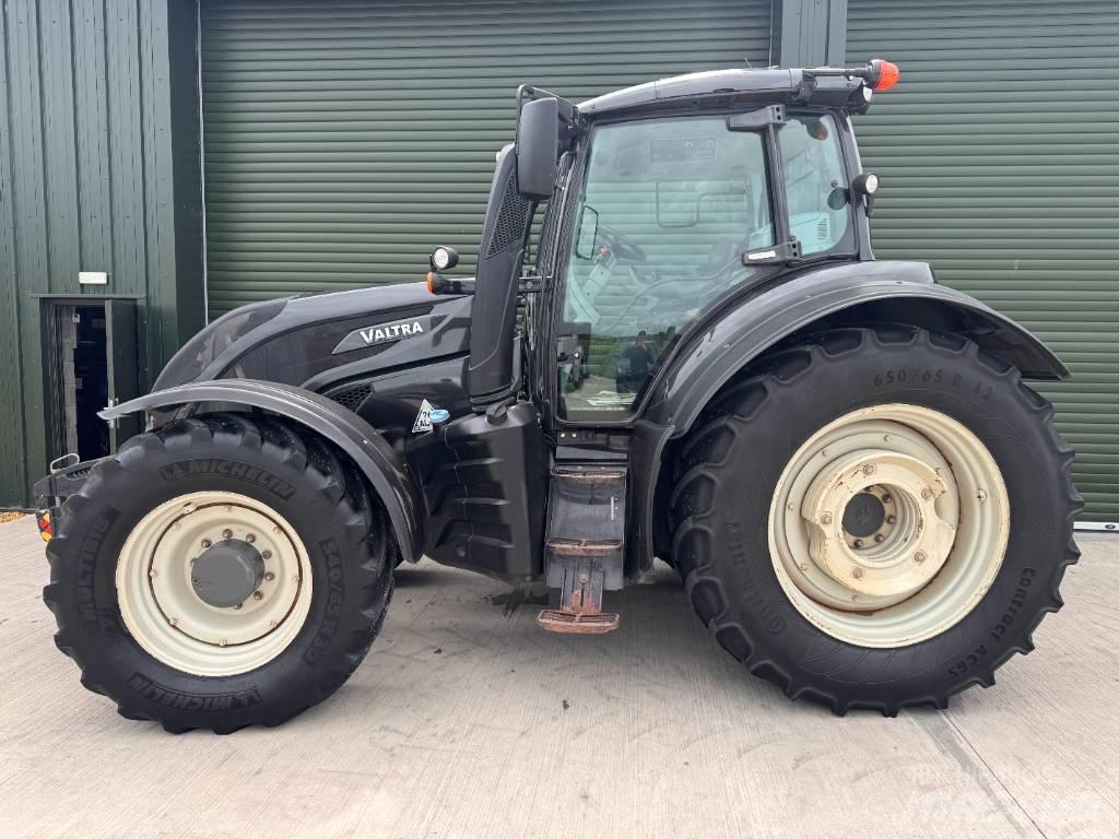 Valtra T 174 Traktory