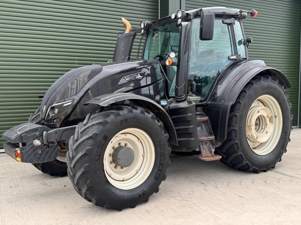 Valtra T 174 Traktory