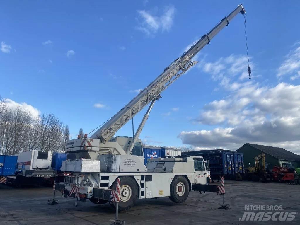 Liebherr LTM1030 Univerzálne terénne žeriavy