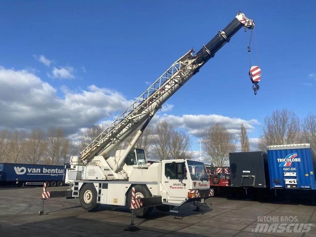 Liebherr LTM1030 Univerzálne terénne žeriavy