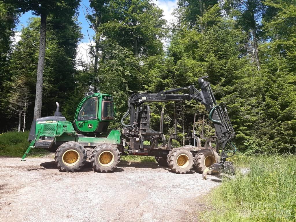 John Deere 1110G Lesné traktory