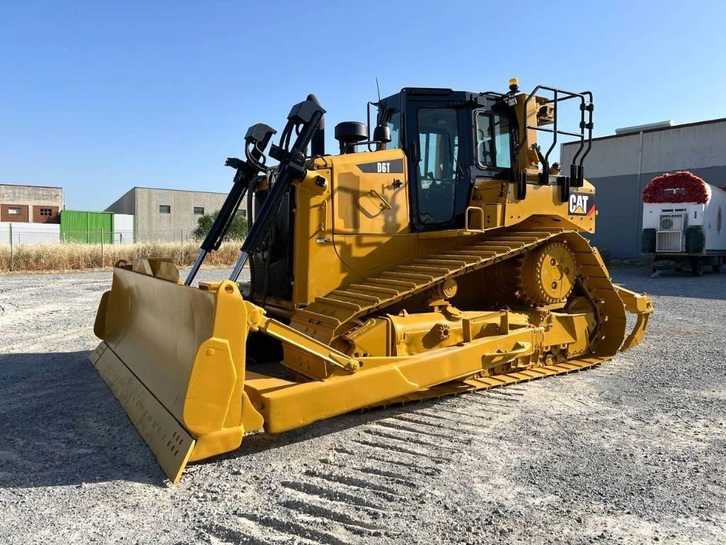 CAT D 6 T Pásové dozéry