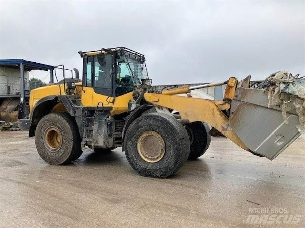 Komatsu WA 380--8E0 Kolesové nakladače