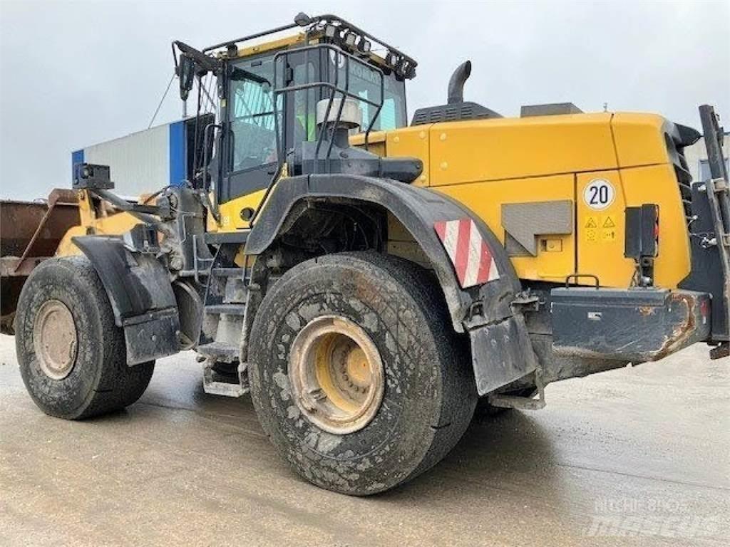 Komatsu WA 380--8E0 Kolesové nakladače