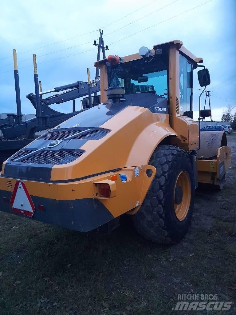 Volvo SD 135 B Ťahačové valce