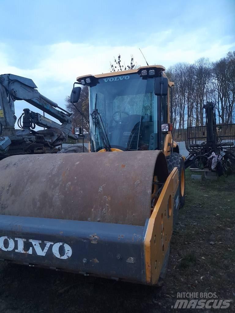 Volvo SD 135 B Ťahačové valce