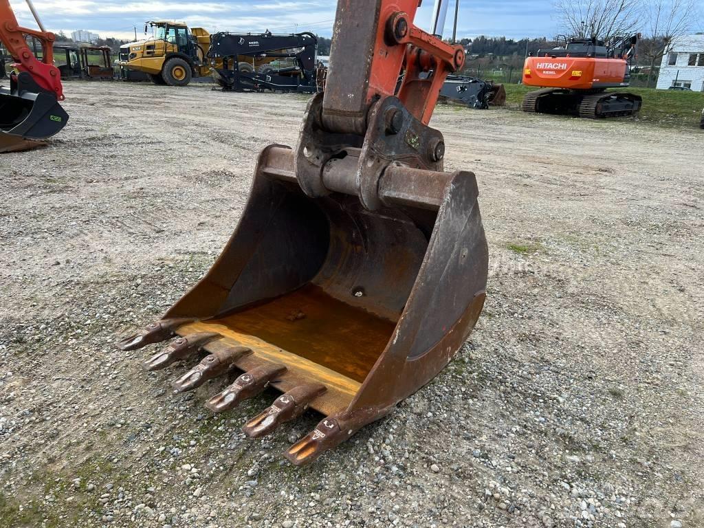 Hitachi ZX210LC Pásové rýpadlá