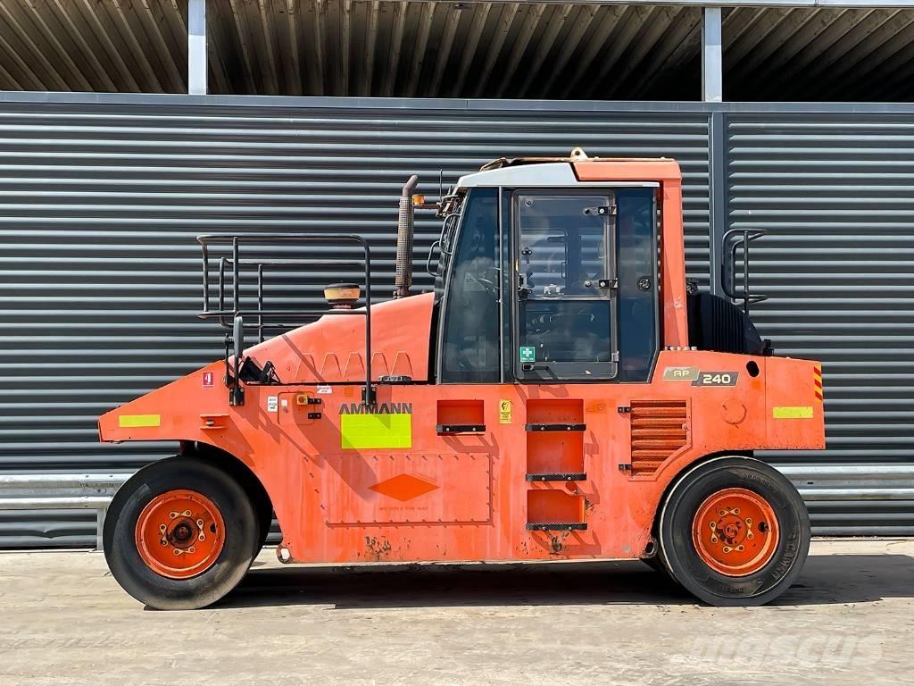 Ammann AP 240 Pneumatikové valce