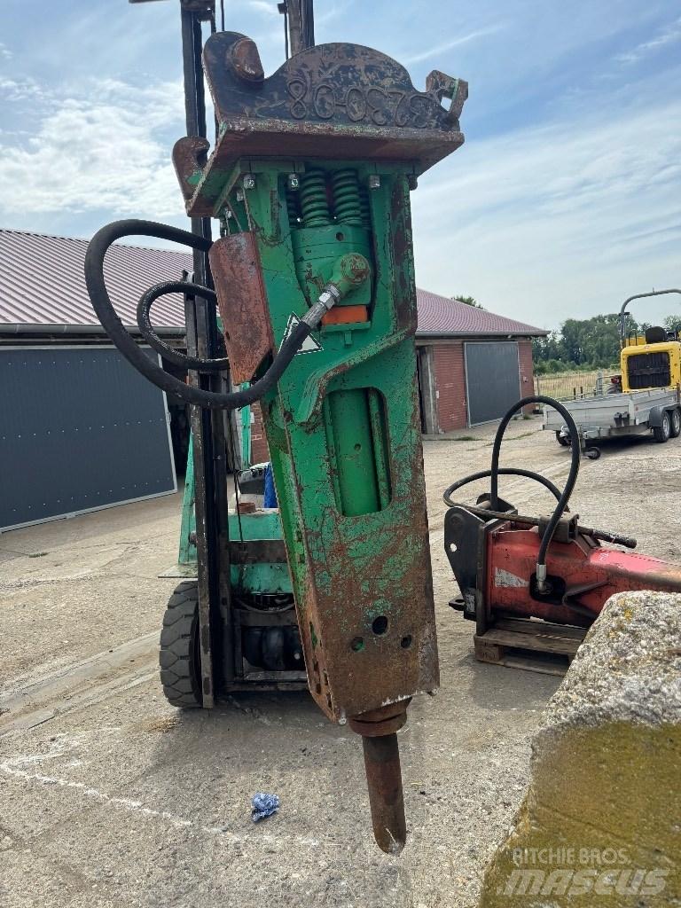 Montabert V 1200 BRH Hydraulické baranidlá na zatĺkanie pilotov