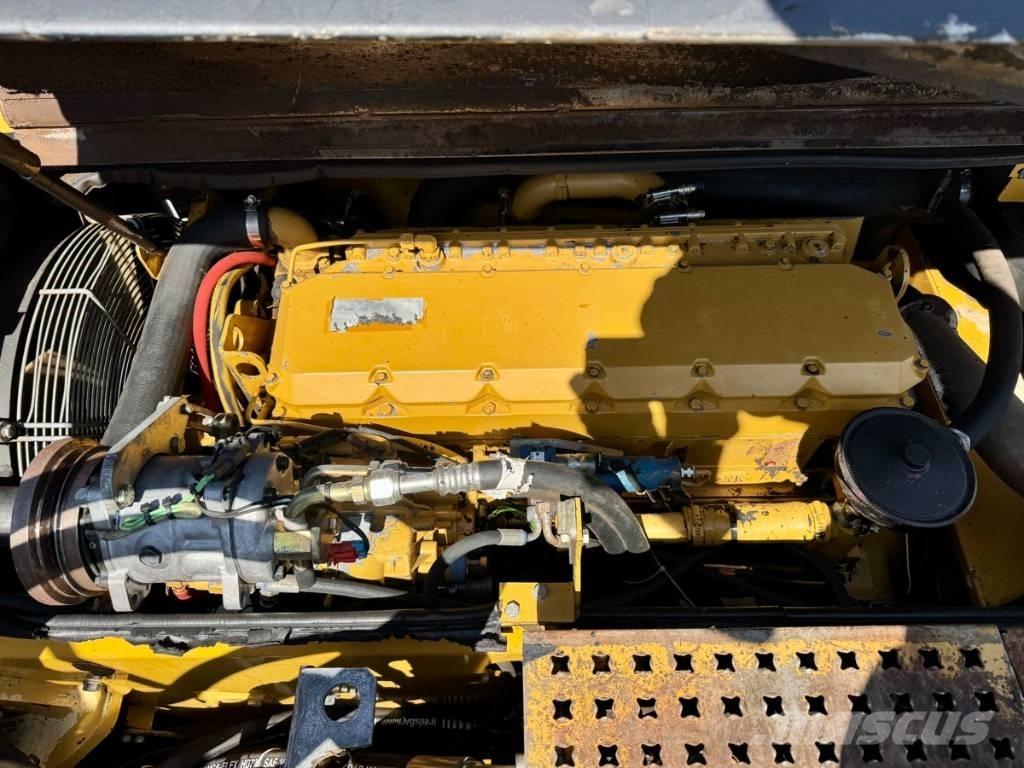 CAT M 318 MH Kolesové rýpadlá