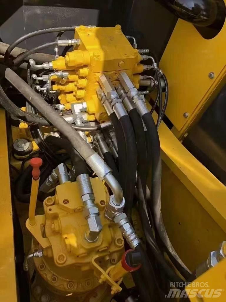 Komatsu 160-7 Pásové rýpadlá