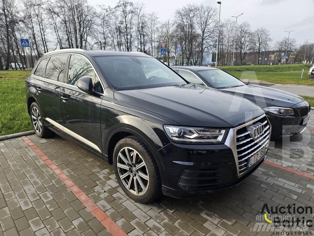 Audi Q7 Automobily