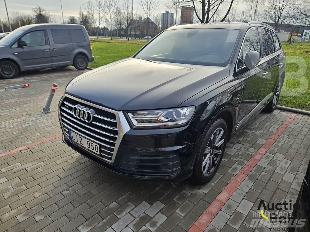 Audi Q7 Automobily
