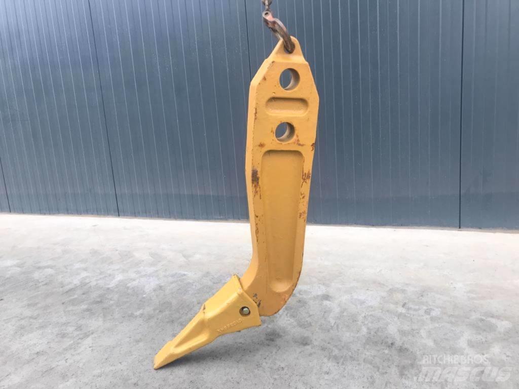 Komatsu D61 Shank Rozrývače