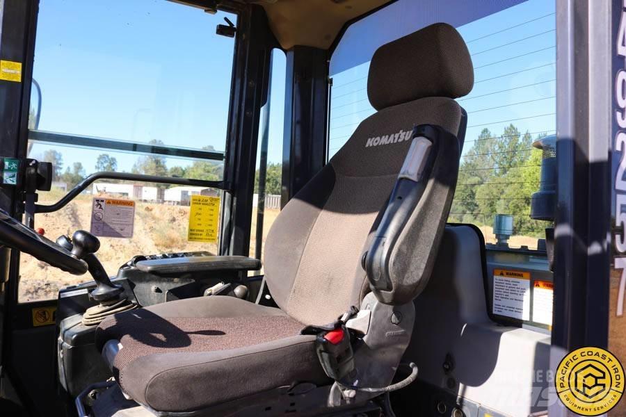Komatsu WA 320-7 Kolesové nakladače