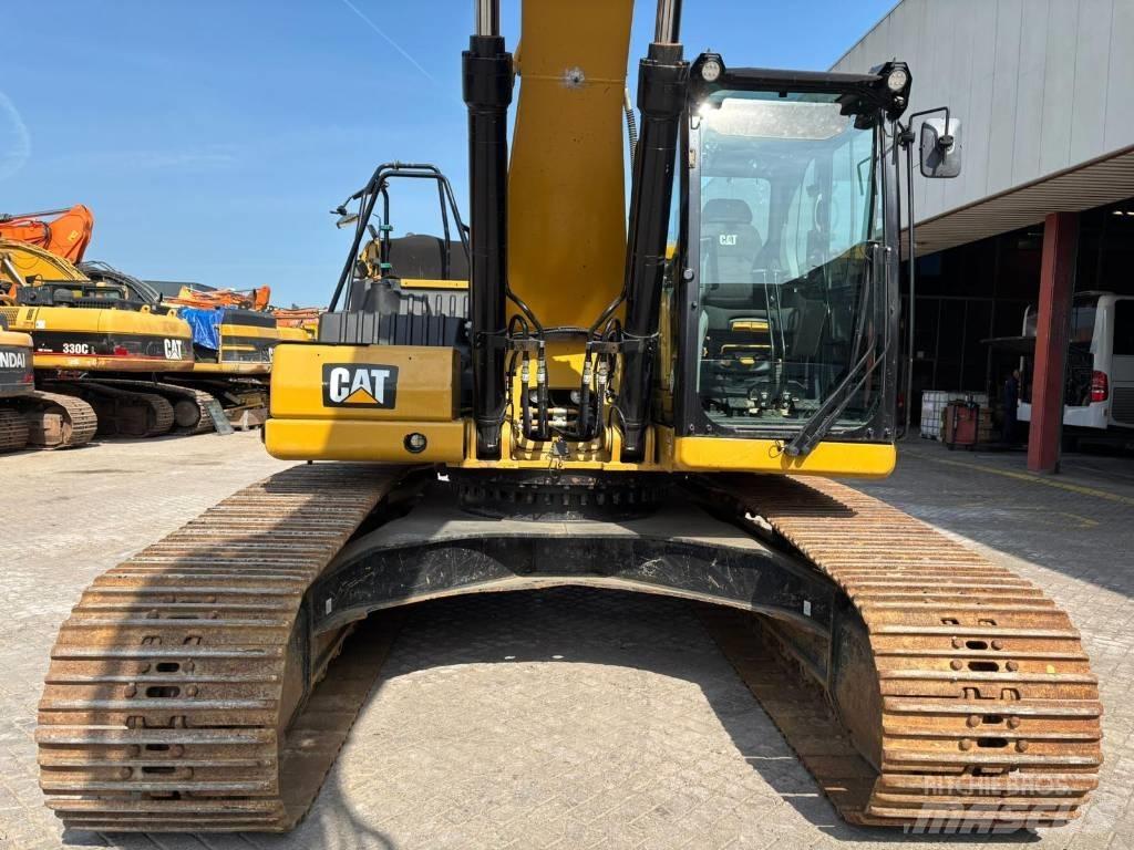 CAT 330 Pásové rýpadlá