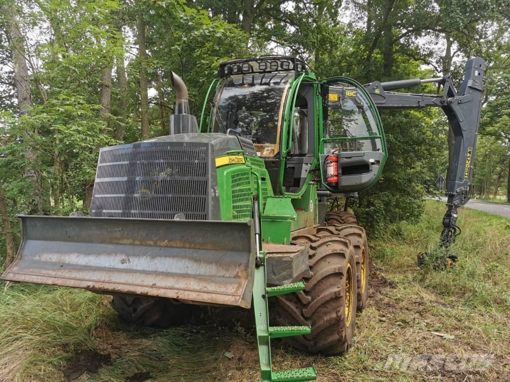 John Deere 1110G Lesné traktory