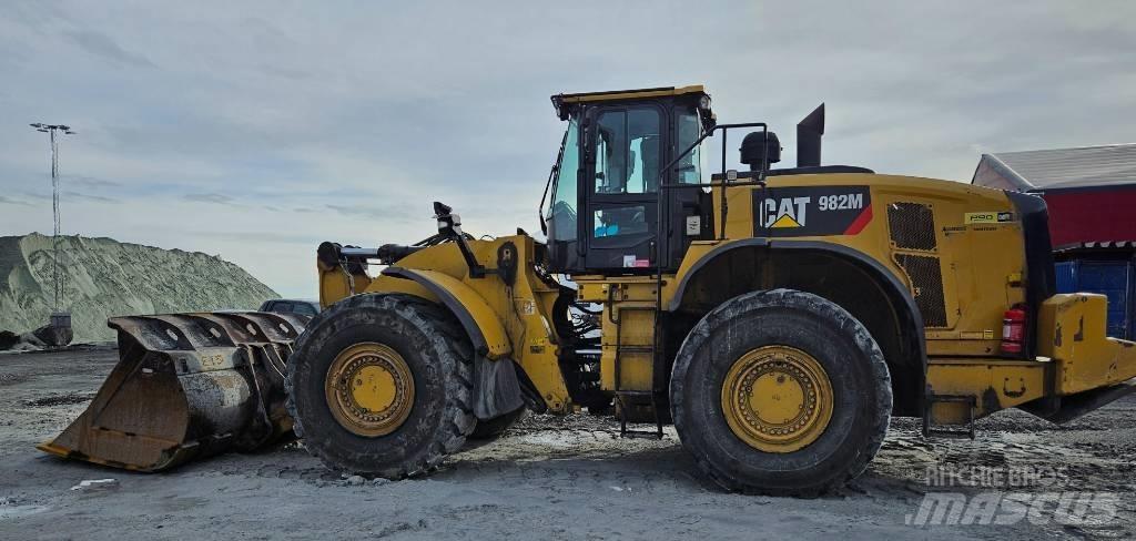 CAT 982 M Kolesové nakladače