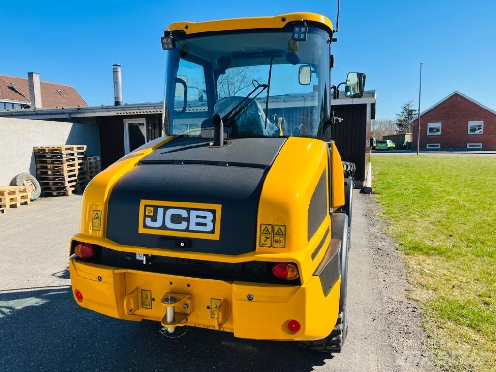 JCB 407 Viacúčelové nakladače