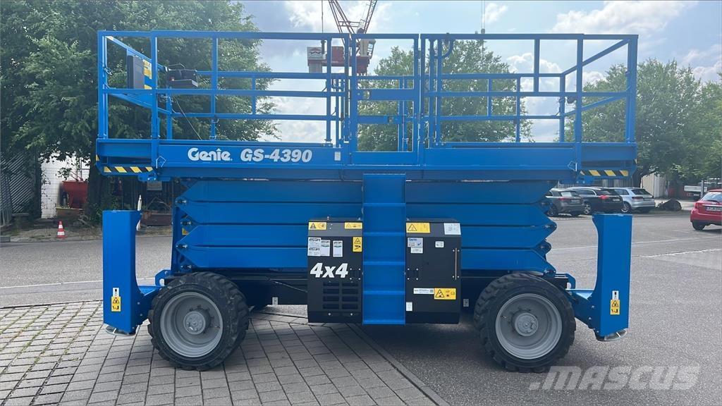 Genie GS-4390RT Nožnicové zdvíhacie plošiny