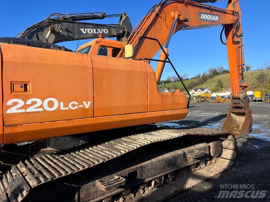 Doosan DX 220 Pásové rýpadlá