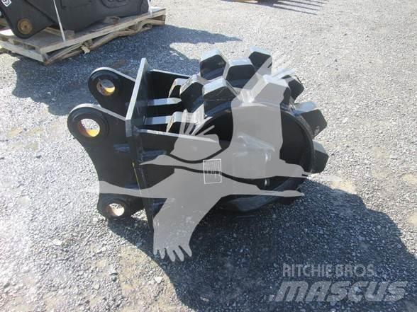 GIYI CAT 320 Pneumatiky, kolesá a ráfiky