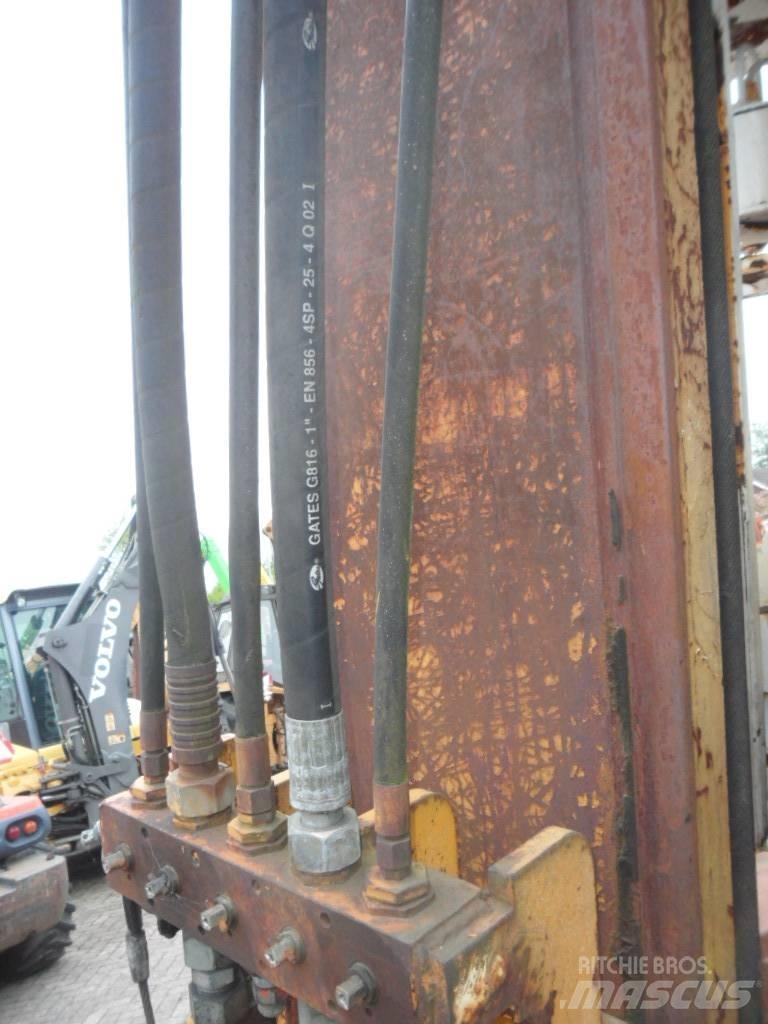 Liebherr R 942 Pilierovej žeriav
