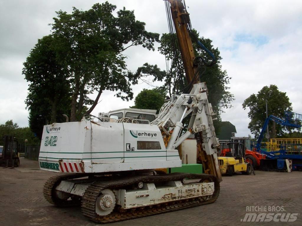 Liebherr R 942 Pilierovej žeriav