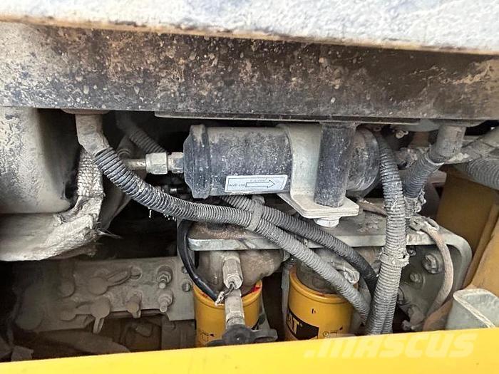 CAT 963D Kolesové nakladače