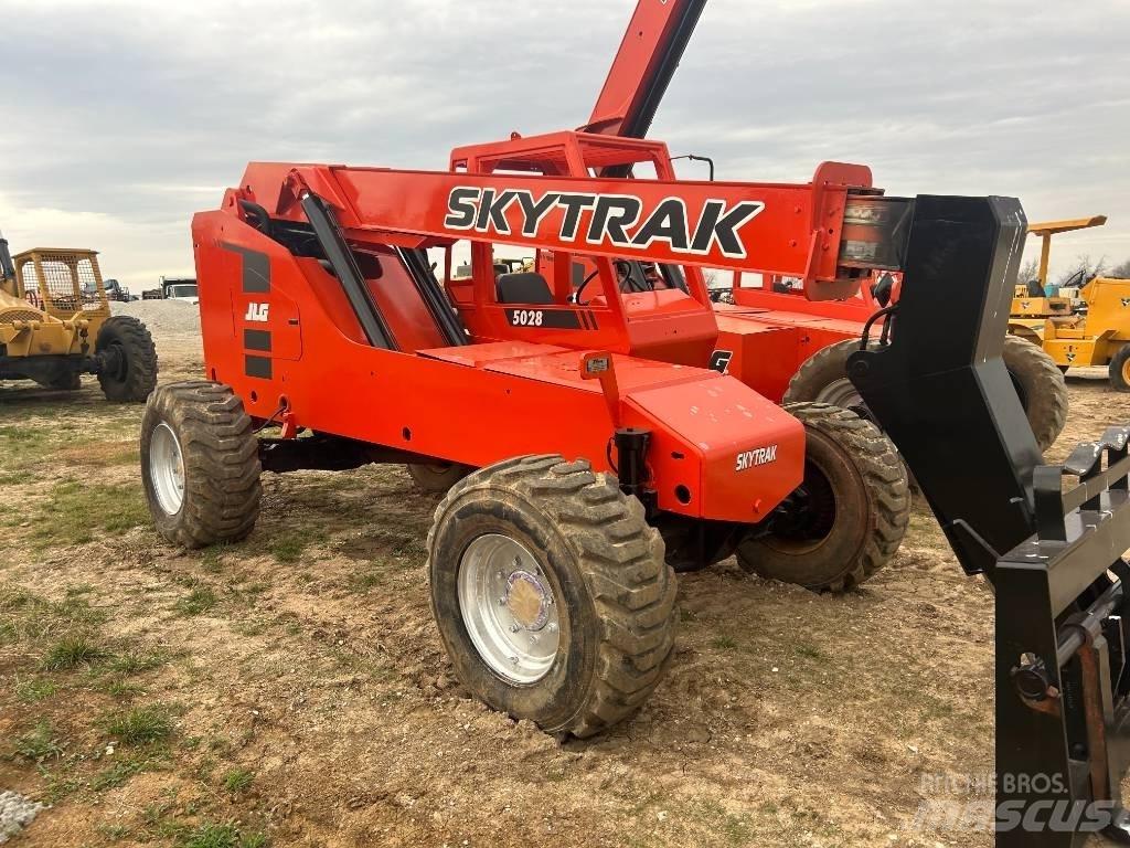 SkyTrak 5028 Teleskopické manipulátory