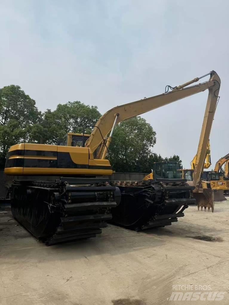 CAT 320B Obojživelná rýpadlá